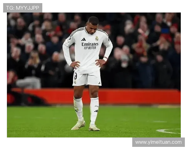 六台:大腿不适的姆巴佩抵达皇马基地,准备接受检查 六台:大腿不适的姆巴佩抵达皇马基地,准备接受检查